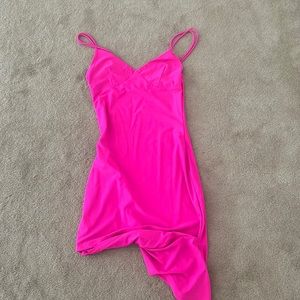 Super cute cocktail dress! Worn once. Size small.